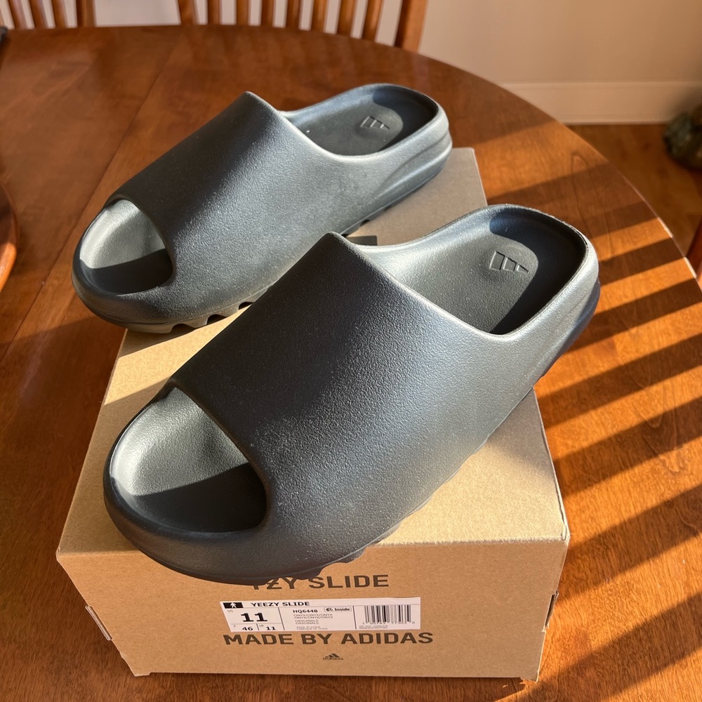 Onyx Yeezy slides